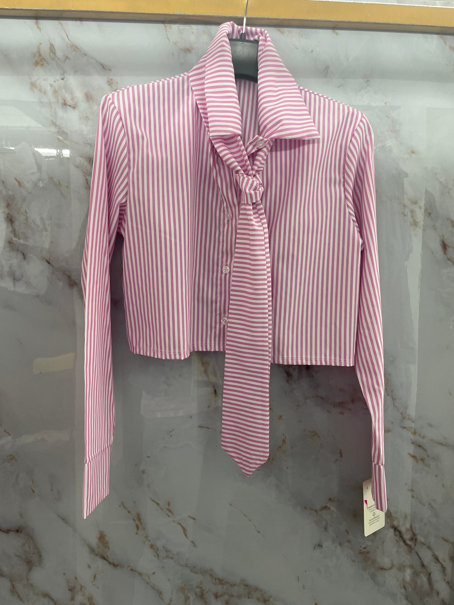 Camicia bianca e fucsia