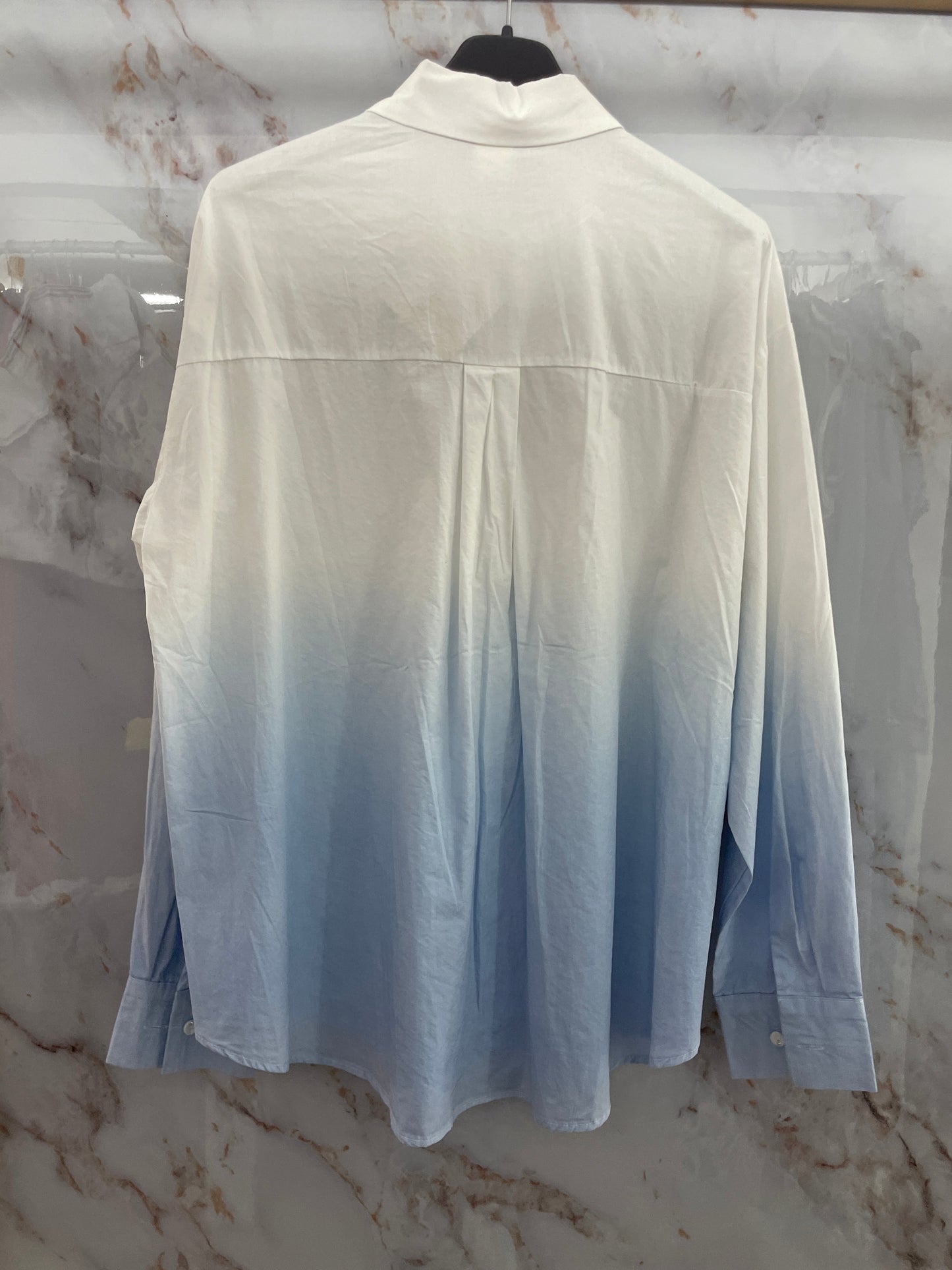 Camicia bianca e celeste