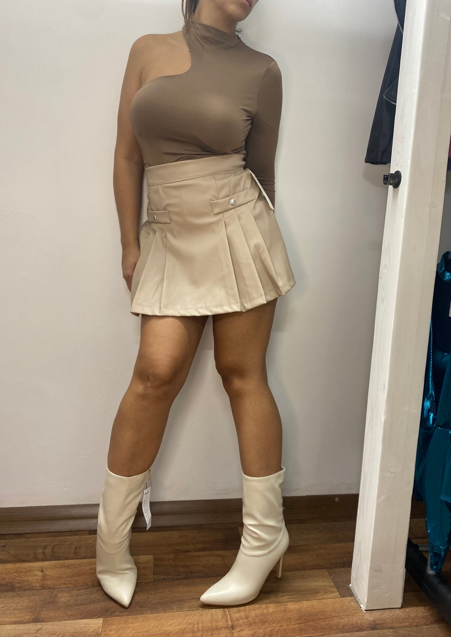 One-shoulder shirt