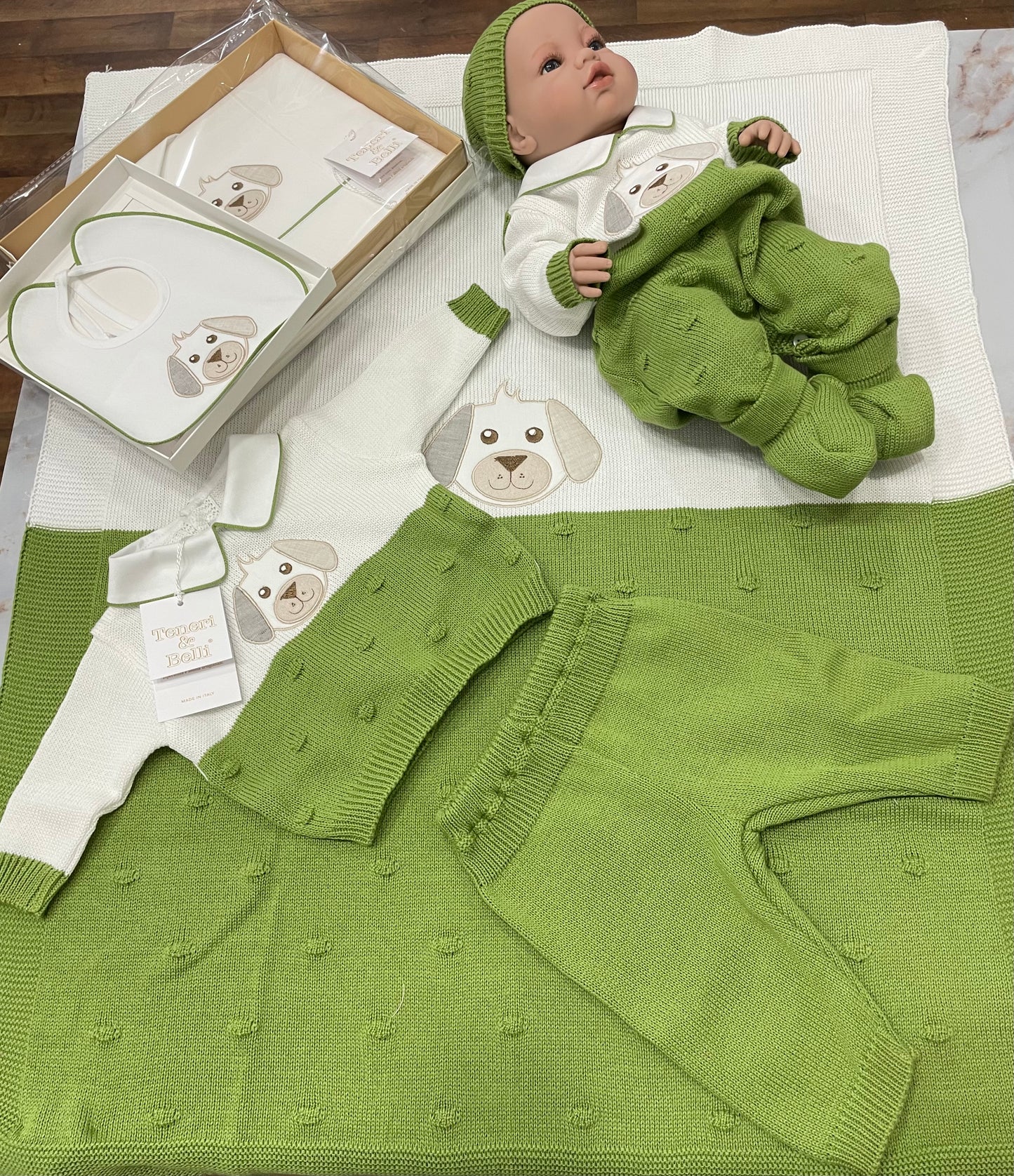 Completo neonato verde e bianco