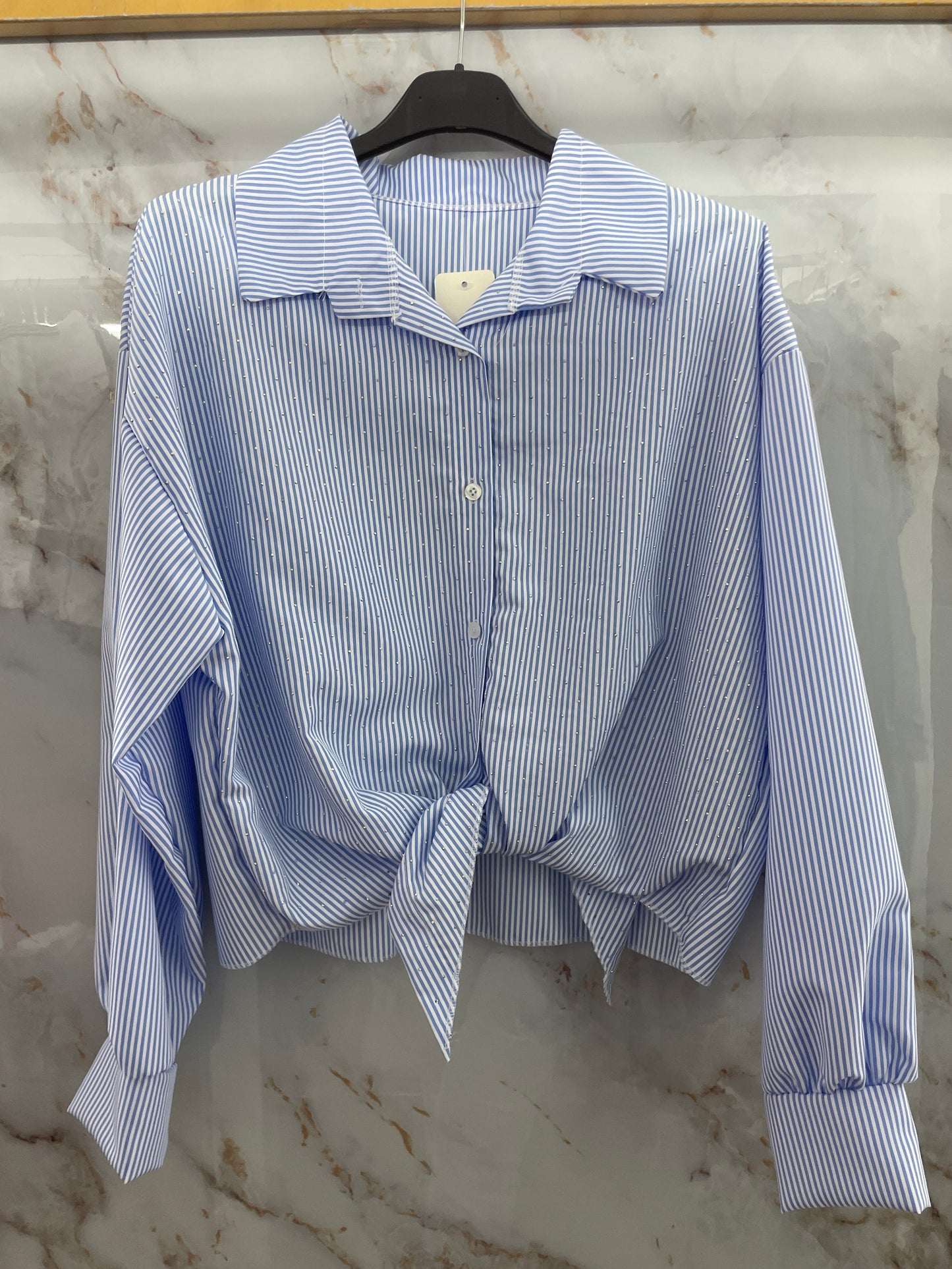 Camicia bianca e celeste