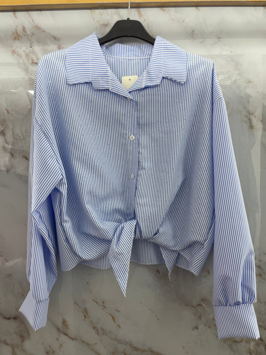 Camicia bianca e celeste