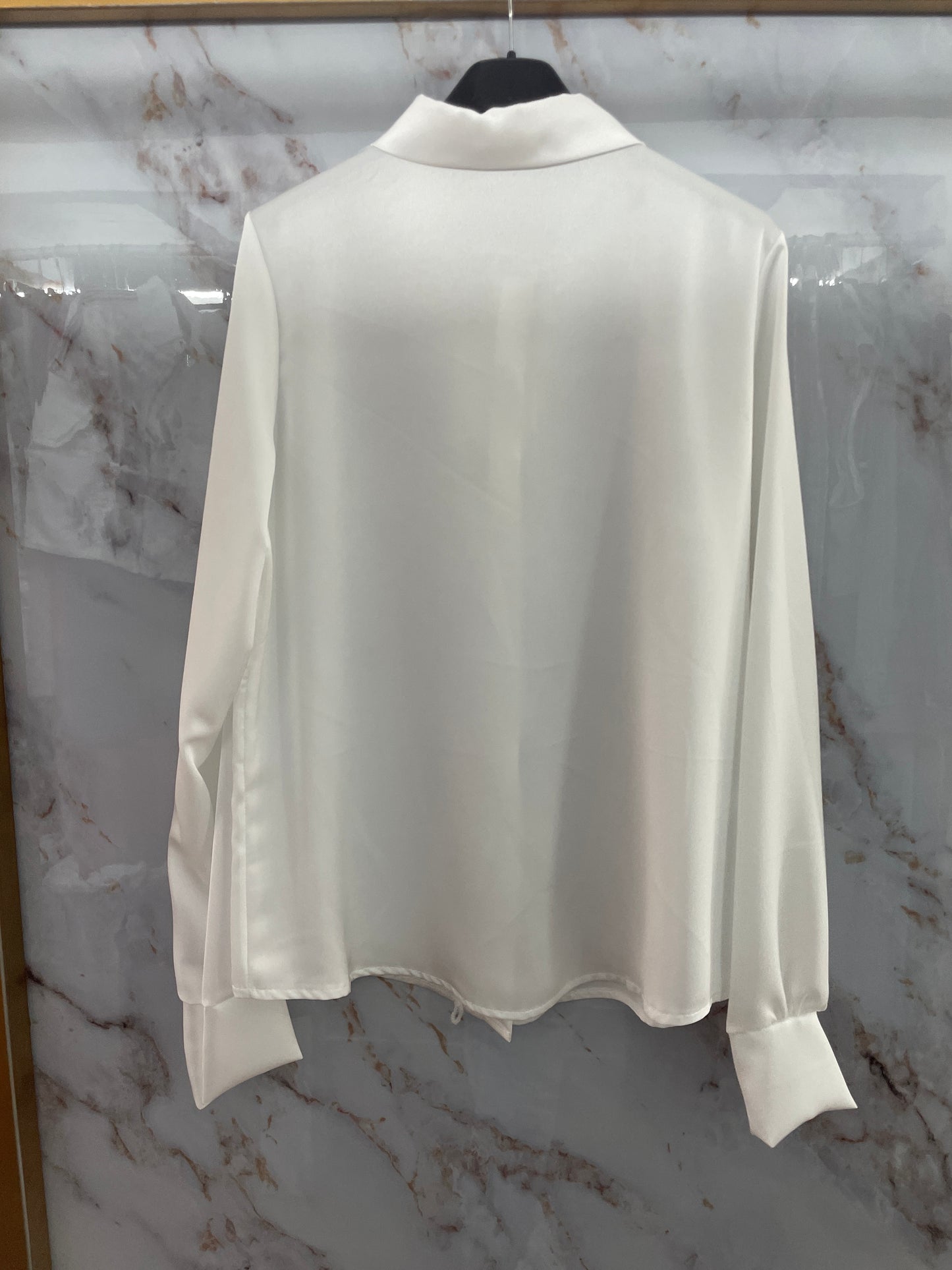 Camicia bianca e blu