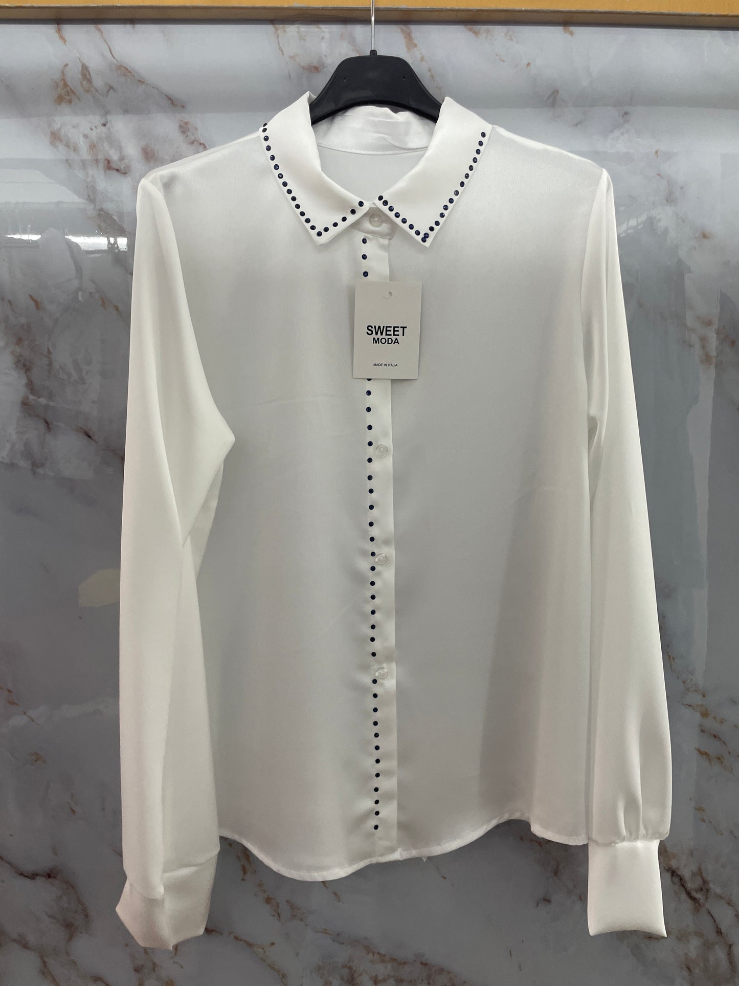 Camicia bianca e blu